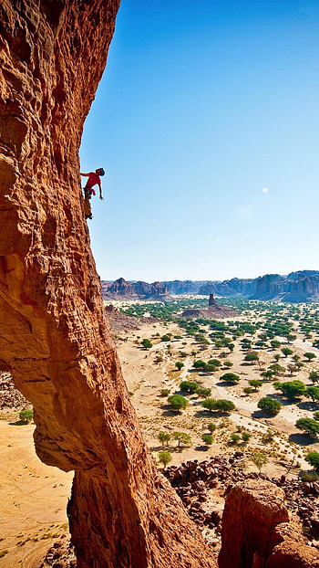 Chad, Ennedi Plateau, Climbing HD phone wallpaper