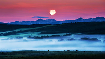 Strawberry Full Moon, Foothills county, Alberta, fog, colors, landscape, sky, canada, mountains HD wallpaper