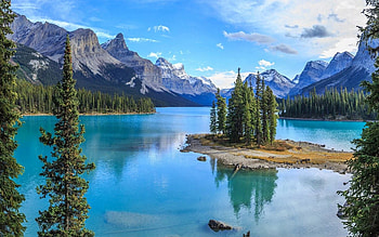 Maligne Lake in Canada, island, national park, Canada, lake, mountains HD wallpaper