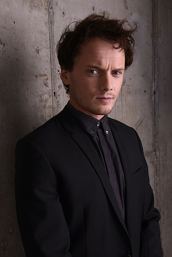 Anton Yelchin, Tragic accident, Talented actor, Movie industry HD phone wallpaper
