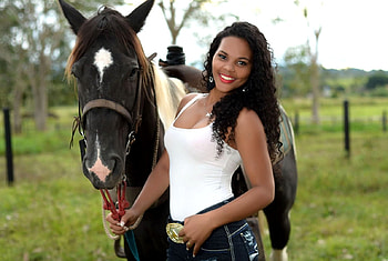Pet Me?..., style, cowgirl, fun, brunettes, fashion, horses, outdoors, ranch, girls, women, models, western, female HD wallpaper