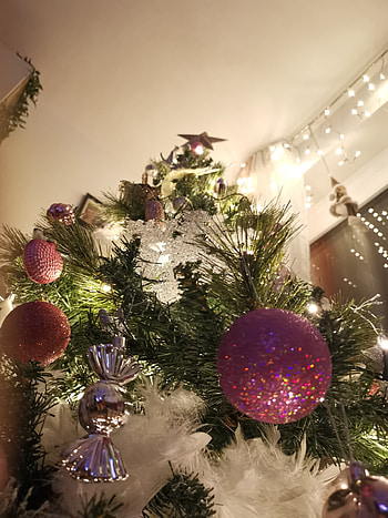 Christmastree home, Arbol de navidad, Christmas, Karácsony, Tannenbaum, Karácsonyfa, Weihnachten, Szaloncukor, Xmas, holiday ornament, Karacsony, Feiertage, Holiday, Karacsonyfa, Lights, Weihnacht, Tél, Jézuska, Lichterkette, Navidad, Weihnachtsbaum HD phone wallpaper