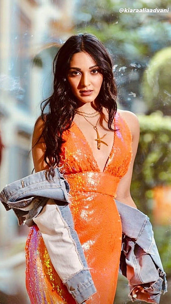 Kiara Advani, Orange Dress HD phone wallpaper