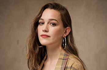 Victoria Pedretti, Rising star, Versatile acting skills, Compelling roles HD wallpaper