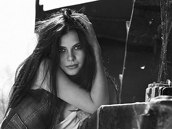 LOVING YOU IS EASY, smile, black and white, love, eyes, beautiful, woman HD wallpaper