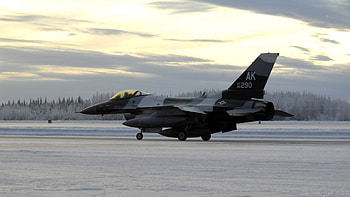 F-16 Fighting Falcon Winter Time HD wallpaper