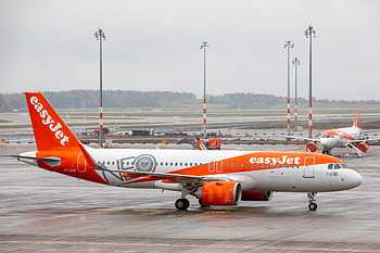 EasyJet Switzerland, Passengers suffer, Issues impact flights, Second day HD wallpaper
