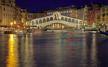 Venice Rialto Bridge, Grand Canal evening, Landmark Italy, High-quality HD wallpaper