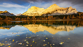 Fall Leaves Wedge , mountains, leaves, reflection, nature HD wallpaper