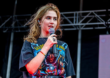 Clairo, women, singer, girl HD wallpaper