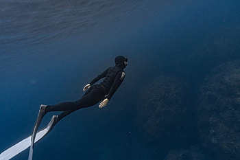 diving, Extreme breath-holding sport, Aquatic exploration, Deep-diving HD wallpaper
