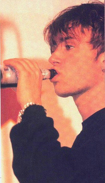 Damon Albarn, Singer, DamonAlbarn, Music, Britpop, Blur, Drink, 90s HD phone wallpaper
