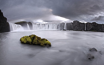 Nature, Waterfalls, Rock, Stone, Moss, Overcast, Mainly Cloudy HD wallpaper
