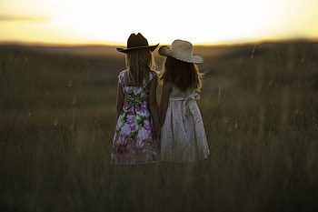Girls, Grass, Children, Miscellanea, Miscellaneous, Field, Sisters HD wallpaper