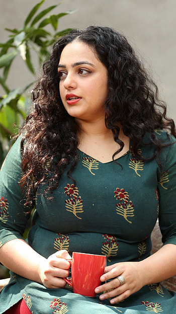Nithya Menon, telugu actress, sexy curves HD phone wallpaper