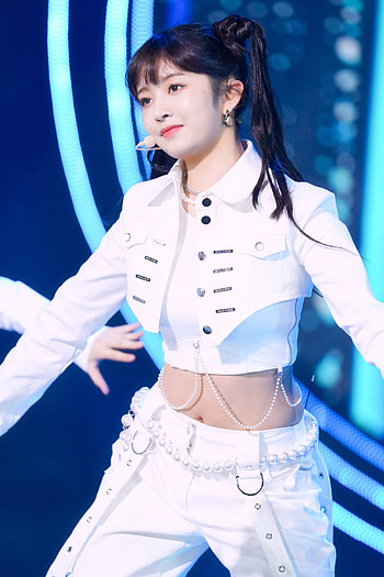 IVE members, K-pop profile, 2022 updated, kpopping HD phone wallpaper