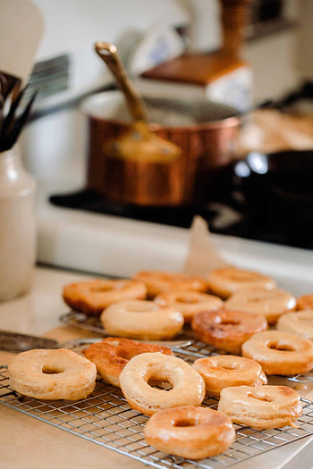 Vanilla glaze, Donuts HD phone wallpaper