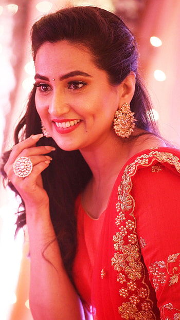 Manjusha, telugu actress, anchor, gorgeous HD phone wallpaper