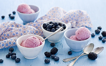 Ice cream, blackberry, towel, blueberry, berries, dessert, floral, berry, desserts, blueberries, blackberries HD wallpaper