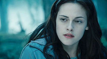 Bella (Twilight), Twilight trailer scene, Reinvention of Bella, Graveyard setting HD wallpaper