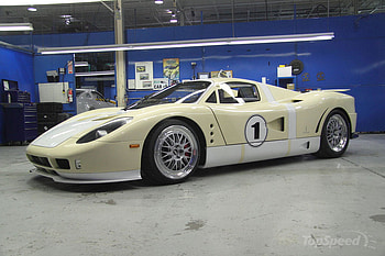 supercar race car, white, race modified, two seater, silver alloys, mid engine, cream HD wallpaper