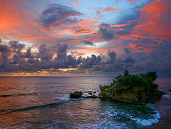 Sunset Over the Indian Ocean, sea, island, clouds, beautiful, indian, orange, sunset, ocean HD wallpaper