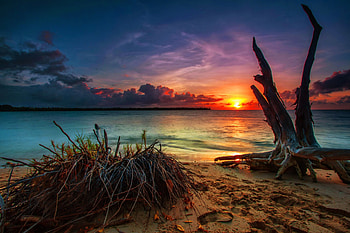 Lake sunset, glow, beautiful, serenity, beach, lake, shore, reflection, nature, sky, calm, lovely, sunset HD wallpaper