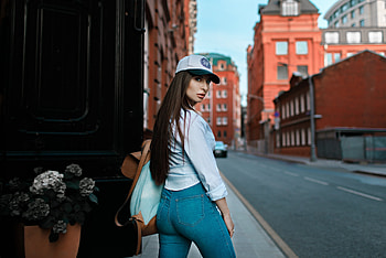 Brunette Wearing Baseball Cap Looking Back, brunette, girls, model HD wallpaper