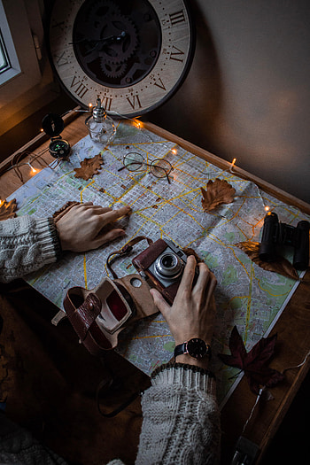 Leaves, Miscellanea, Miscellaneous, Hands, Garland, Camera, Glasses, Spectacles, Map HD phone wallpaper