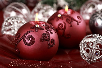 ๑๑ A Cozy Christmas ๑๑, FLAME, SILVER, NEW YEAR, HOLIDAYS, RED, CANDLES, CHRISTMAS, LOVE, BAUBLES, DECORATIONS, FOREVER HD wallpaper