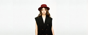 Hailee Steinfeld, Red hat, minimal HD wallpaper