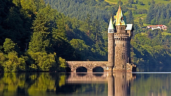 Wales, Forest lake reflection, UK reservoir, Vyrnwy tower HD wallpaper
