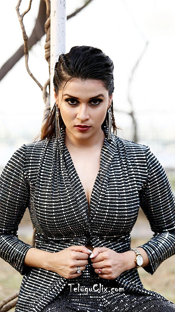 Mannara Chopra, Tamil, Heroine HD phone wallpaper