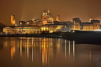 Mantova by night_Italy, night, town, Architecture, colors, monument, houses, ancient, reflections, ruins, medieval, trees, castle, hills, Italy, panorama, lake, landscapes, old, light, antique, building, view, bridge, clouds, sky, village HD wallpaper
