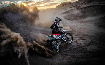 Crazy Race Motorcycle Of Motorbike Racing HD wallpaper