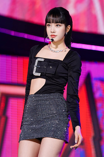 STAYC, Isa , Tumblr posts HD phone wallpaper