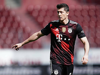 FC Bayern, Lewandowski's villa, Mallorca residence, Player investment HD wallpaper