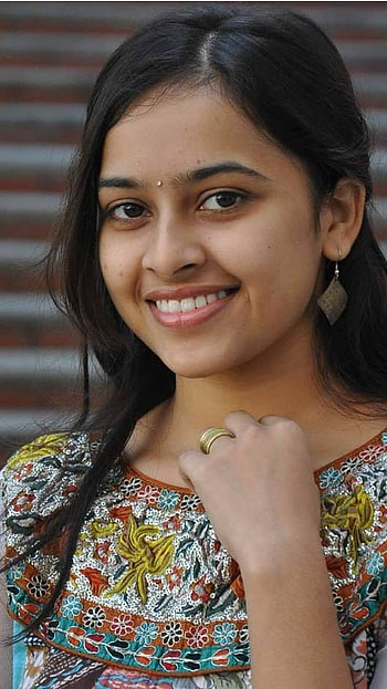Sri Divya, Sri Divya South Actress HD phone wallpaper