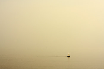 Sea, Fog, Minimalism, Haze, Sailfish, Sailboat, Alone, Lonely, Homogeneous HD wallpaper