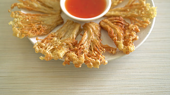 Deep-fried enoki mushrooms, Golden needle mushrooms, Spicy dipping sauce, Vegan food HD wallpaper