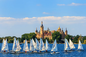 Schwerin Castle, Germany, sailboats, medieval, germany, castle HD wallpaper