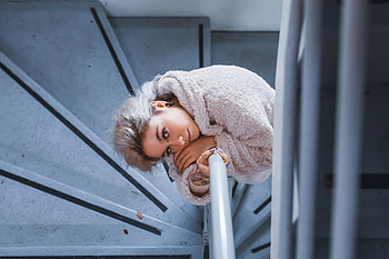 Blonde Girl Pose Stairs Glance , blonde, girls, model HD wallpaper