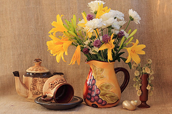 simply beautiful, white, beige, teacup, pot vase, beautiful, brown, yellow, flowers, teapot HD wallpaper