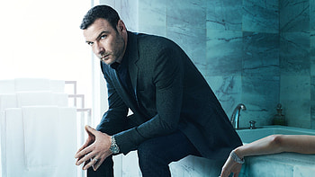 Liev Schreiber, bathroom, blue eyes, liev, suit, ray donovan, schreiber, woman HD wallpaper