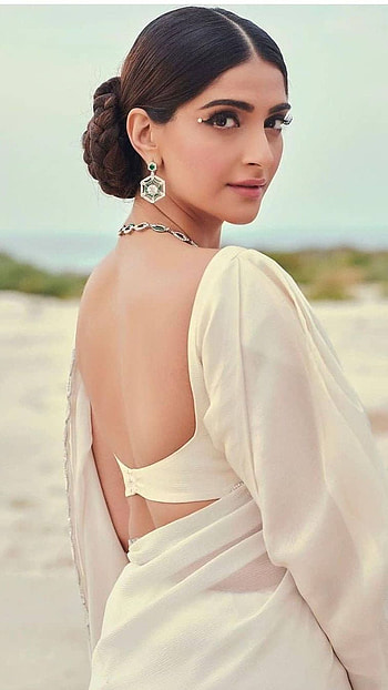 Sonam Kapoor, bollywood actress, model, saree lover HD phone wallpaper