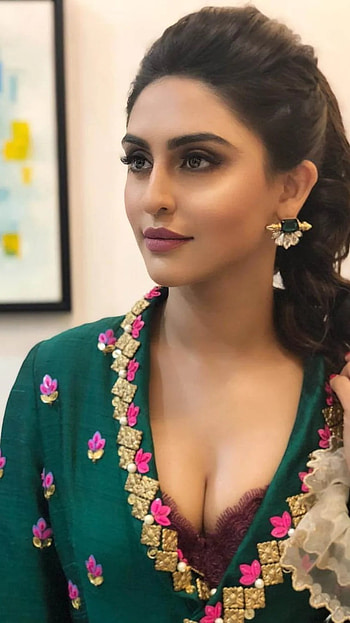 Krystle Dsouza, Heroine Krystle HD phone wallpaper
