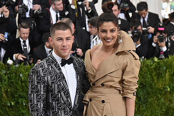 Priyanka Chopra, Nick Jonas, Dating rumors, Page six HD wallpaper