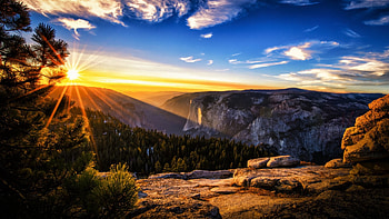 magnificent mountain sunset r, clouds, trees, sunbeams, r, mountains, rocks, sunset HD wallpaper