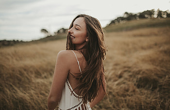 Field Life, Cowgirls, ranch, brunettes, field HD wallpaper