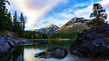 Lake Minnewanka, Banff, reflection, autumn, trees, clouds, sky, water, mountains, canada, landscape HD wallpaper